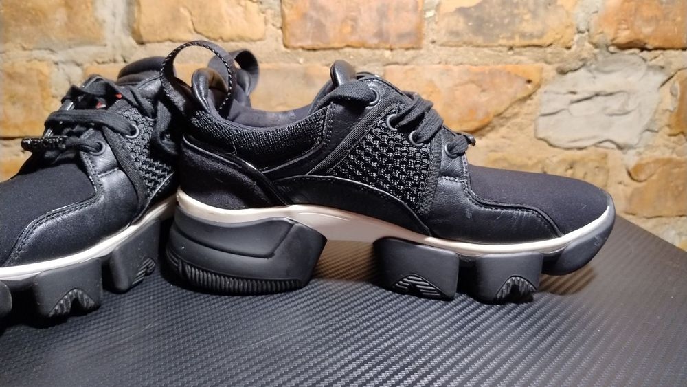 Кроссовки Givenchy. 37 размер