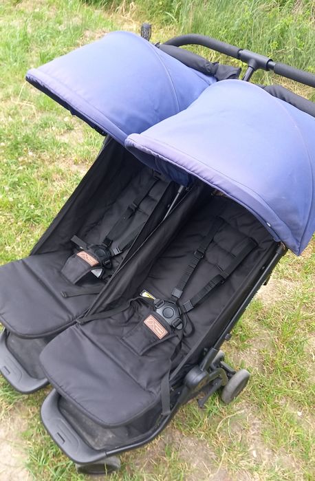 wózek rok po roku dla bliźniąt Mountain Buggy Nano Duo
