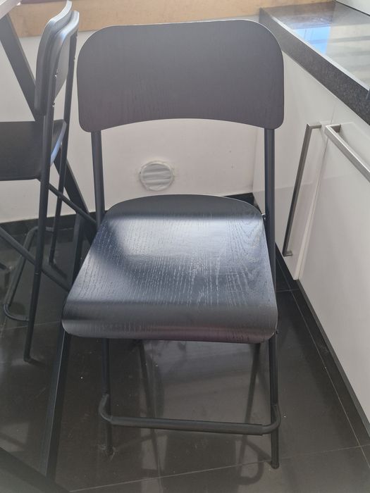 Conjunto mesa e cadeiras altas ikea