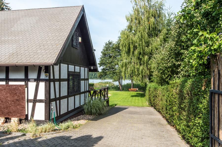 Countryside House on the lake for expats 25 km Poznan  waterline fireplace beach