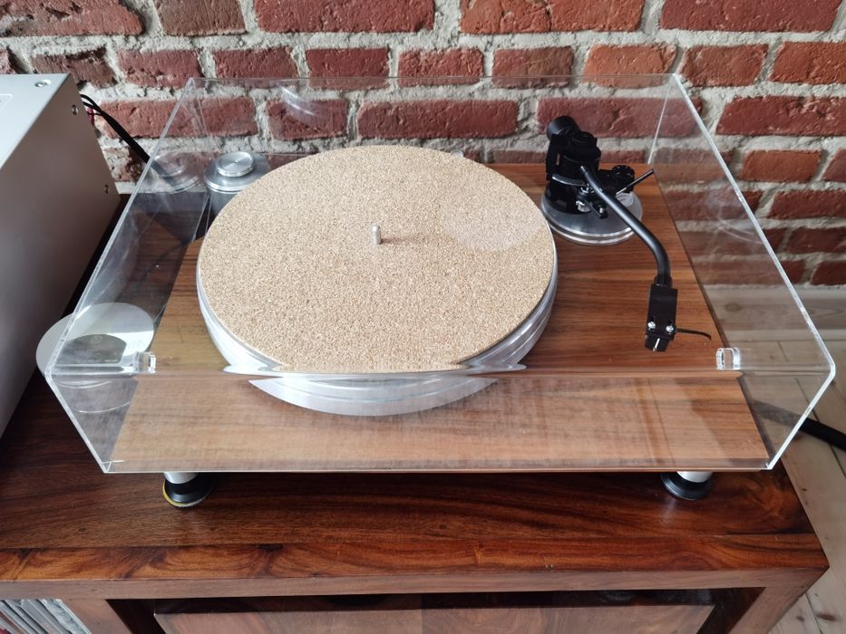 Gramofon Acoustic solid z ramieniem jelco  sa 750 db