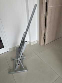 Cavalete em madeira cor cinza para quadro
Como novo