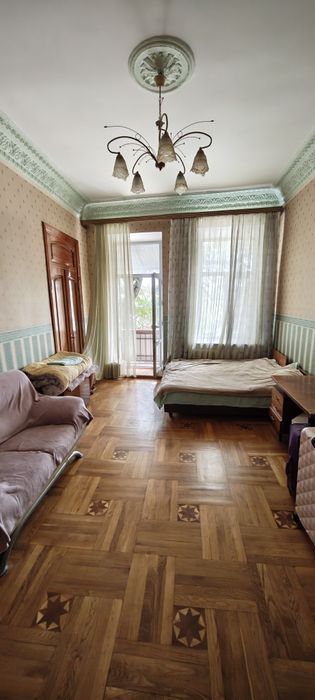 Продається простора чотирьохкімнатна квартира  в центральній частині  Одеси