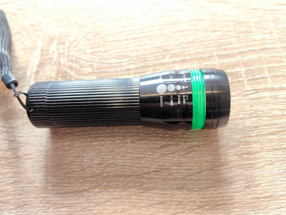 Latarka taktyczna LED z uchwytem na rower ZOOM