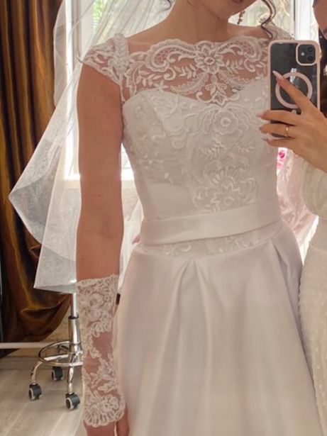 Свадебное атласное платье