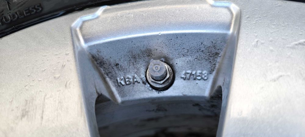 Alufelgi Felgi z Oponami Zima 7JX16 et38 5x120