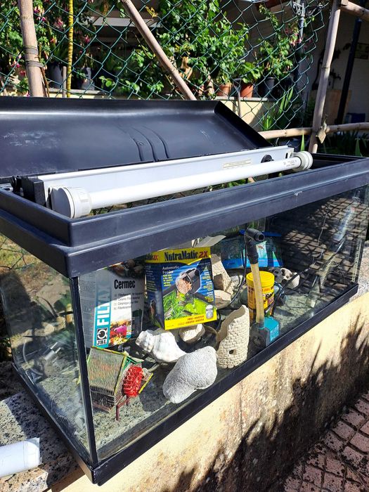 Aquario 80x35x30 80 litros agua fria e quente com todos zssesorios iluminacao