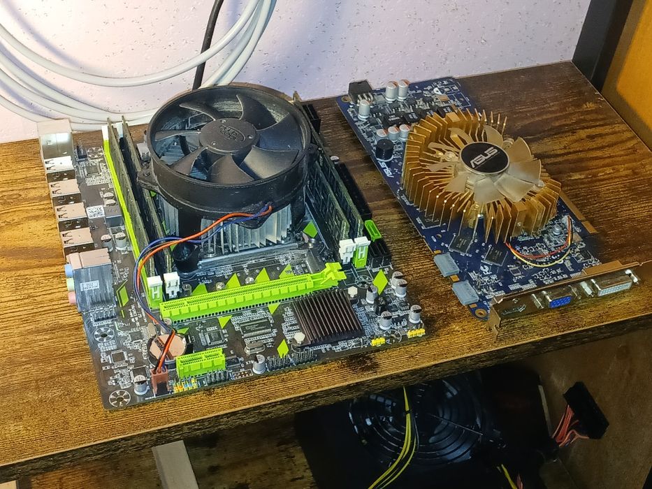 Материнська плата X79G Xeon E5-2689, 32GB ddr3, X79G V3.0  GeForce 9800GT і стоковий intel кулер комплект