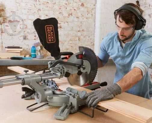 Пила торцювальна Black+Decker BES710 торцовочна пила 305 мм круг