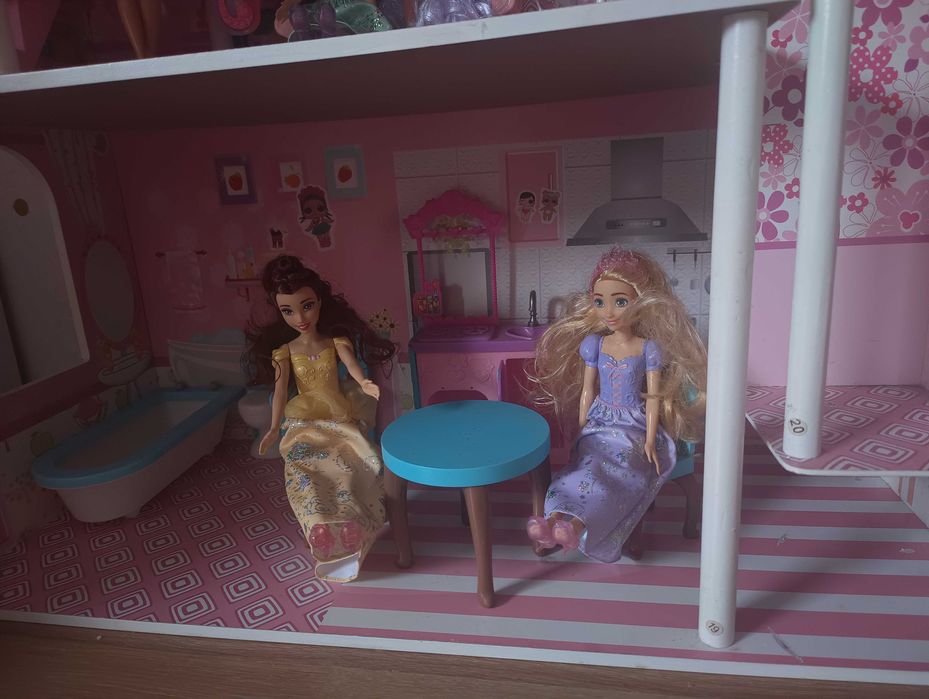 Domek dla lalek plus wyposażenie