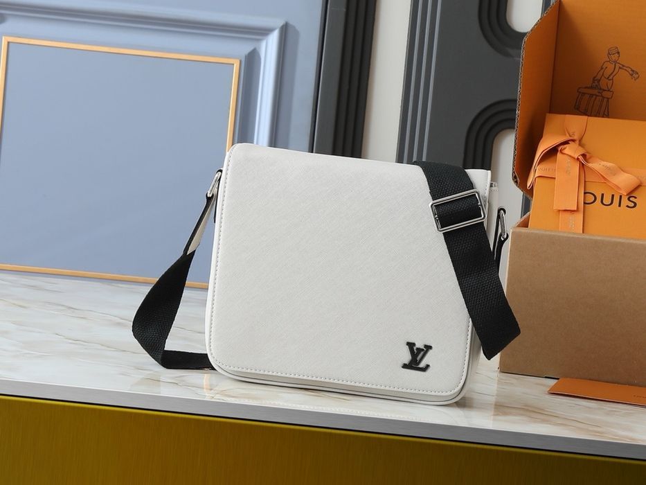 LOUIS VUITTON DISTRICT черная и белая сумка мужская планшетка