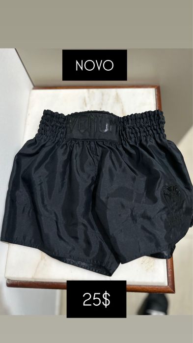 2    calções de Muay Thai Venum Inferno em preto.