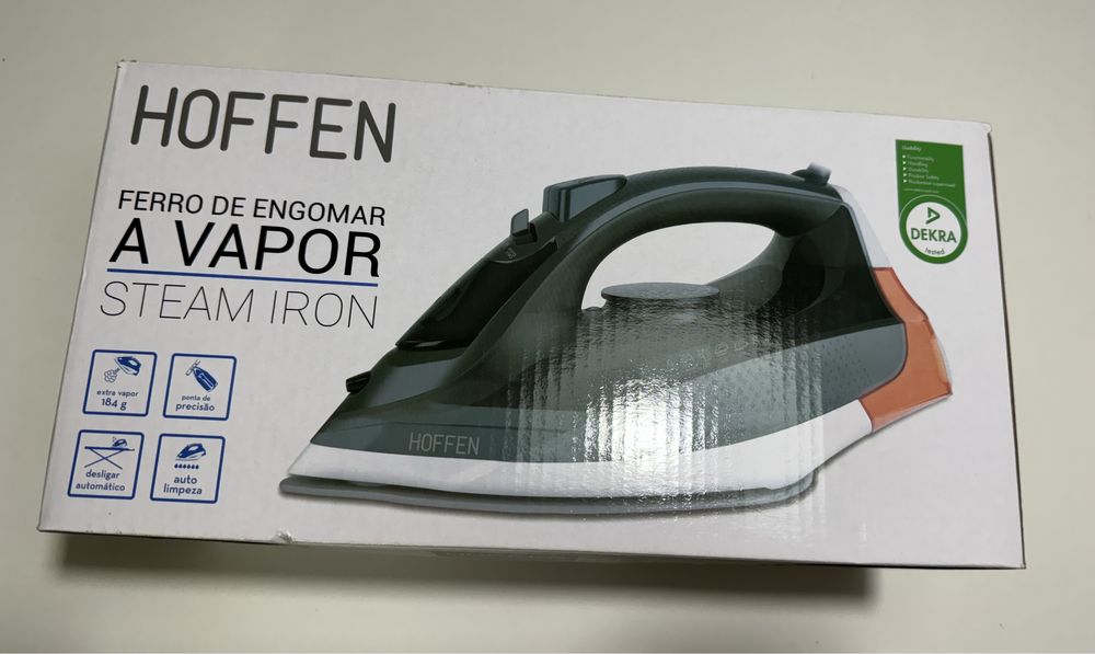 Ferro de engomar a vapor novo.Hoff