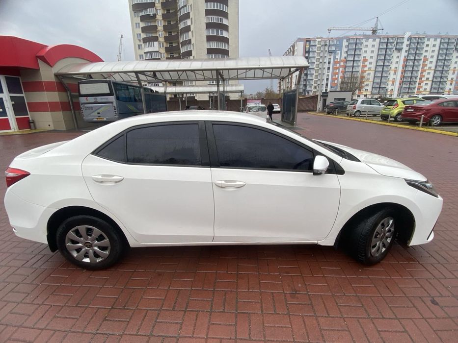 TOYOTA Corolla седан-В