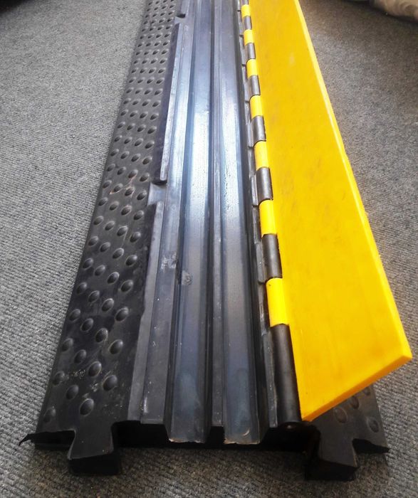 Капа, кабель канал, Кабельный двухканальный трап