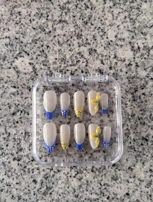 Unhas posticas feitas à mão