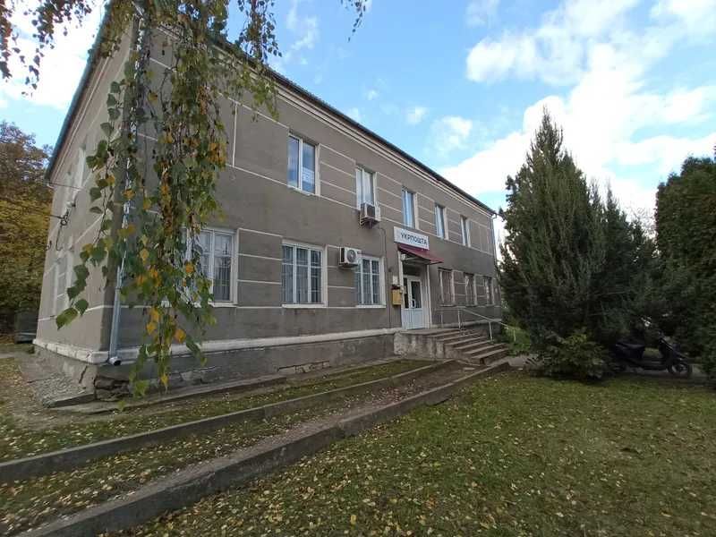 ОРЕНДА – приміщення 1-го поверху площею 50,60 м²  смт. Товсте