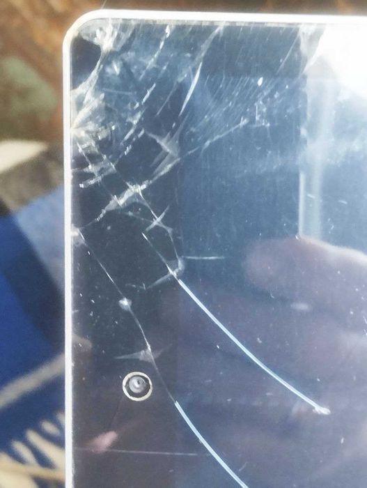 Планшет Lenovo не працюючий,модель 60044