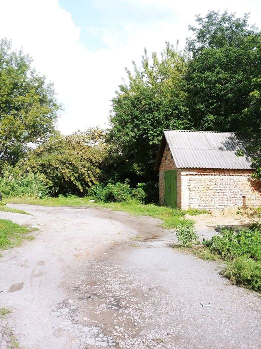 Цегляний капітальний гараж