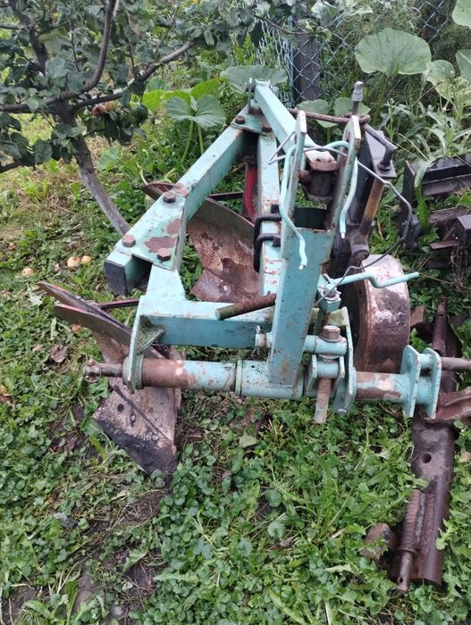 Продам тракторний плуг