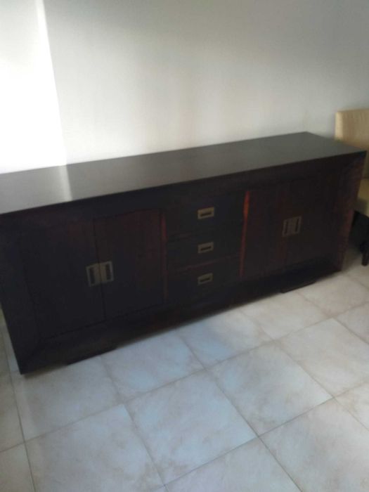 Móvel em madeira de sala de jantar