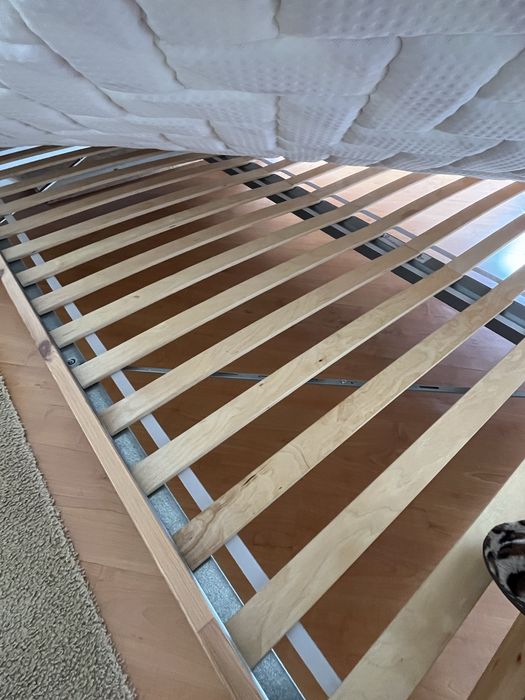 Cama 1,60 x 2,00 m com colchao