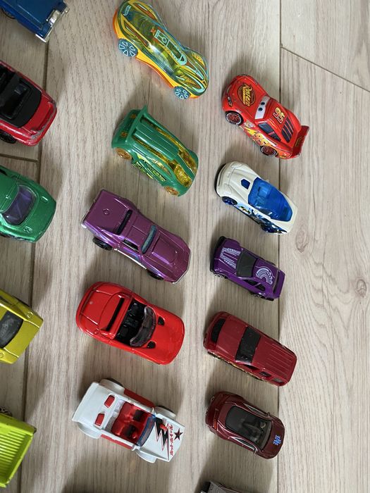 Лот 30 машинок Hot Wheels Disney Pixar Cars Lightning McQueen Mater die-cast