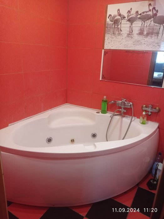 Подобово погодин 2 кім квартир Газплита духовка Джакузі 6місць 1поверх