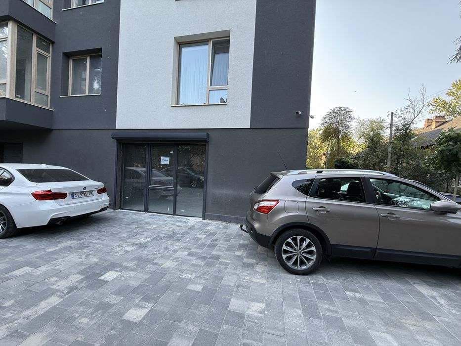 Продається фасадне приміщення в центрі Івано - франківська 96м2