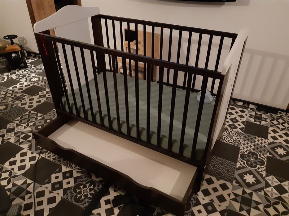 Łóżeczko dziecięce regulowane