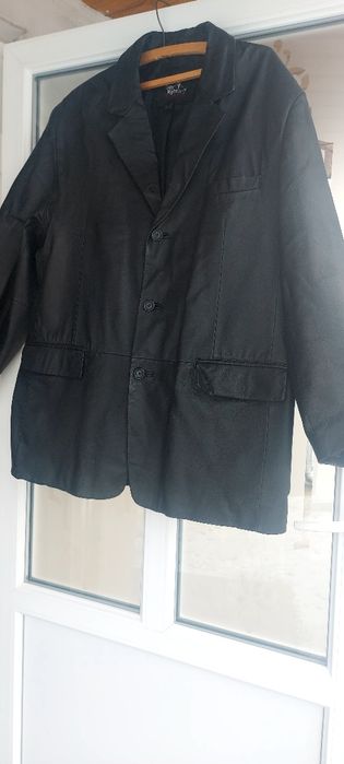 Продається  шкіряна куртка-піджак