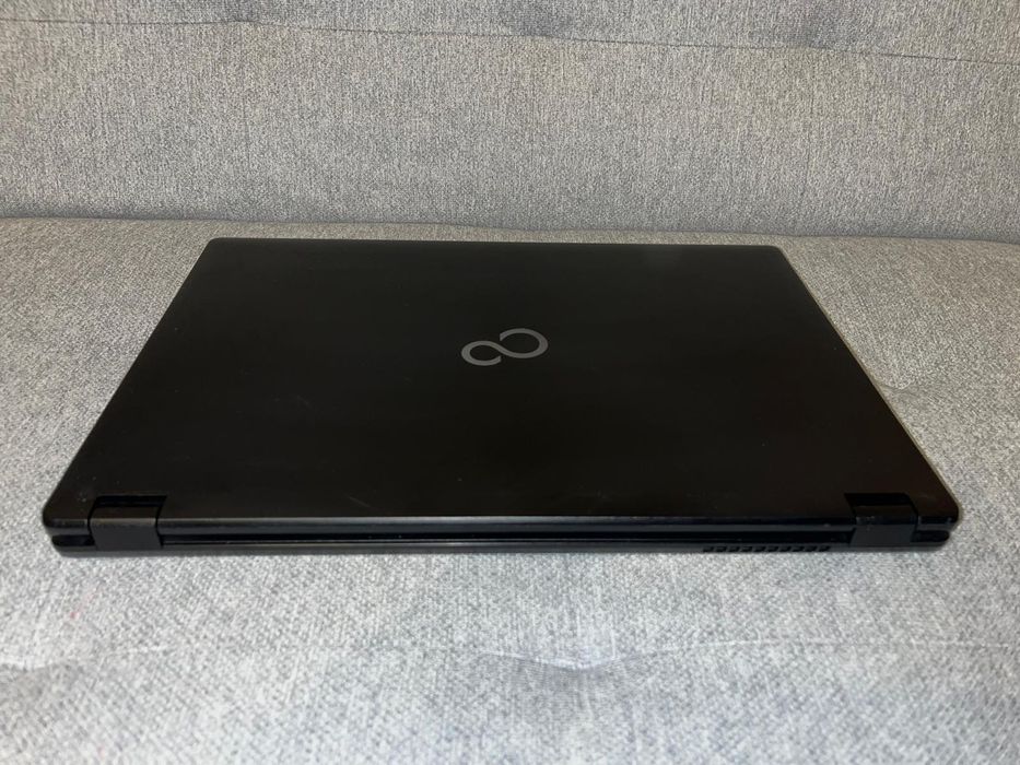 Fujitsu Lifebook E5510 i5 10th 16 GB RAM 256 SSD FHD piękny