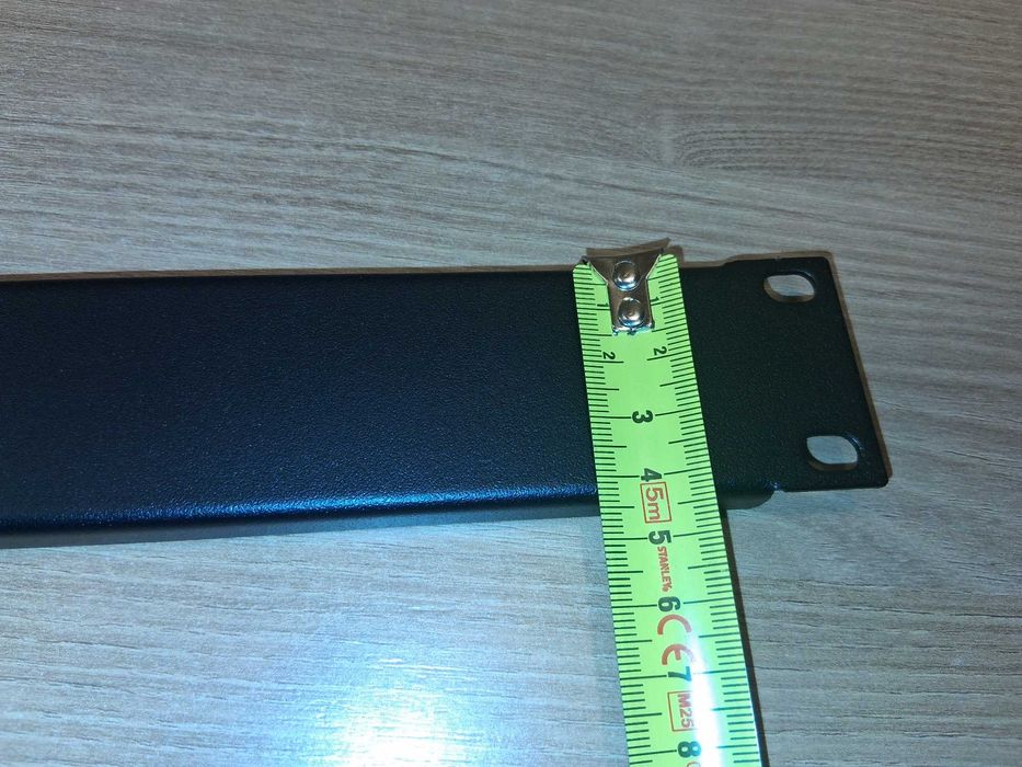 C019 Panel Maskujący Zaślepka RACK 19 Cali U-Shaped 1U Czarny Stal