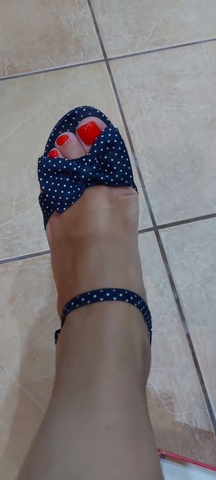 Sandálias Bolinhas Azuis e Brancos