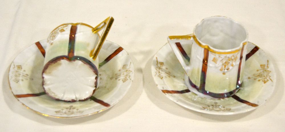 Par de chávenas de café em porcelana europeia