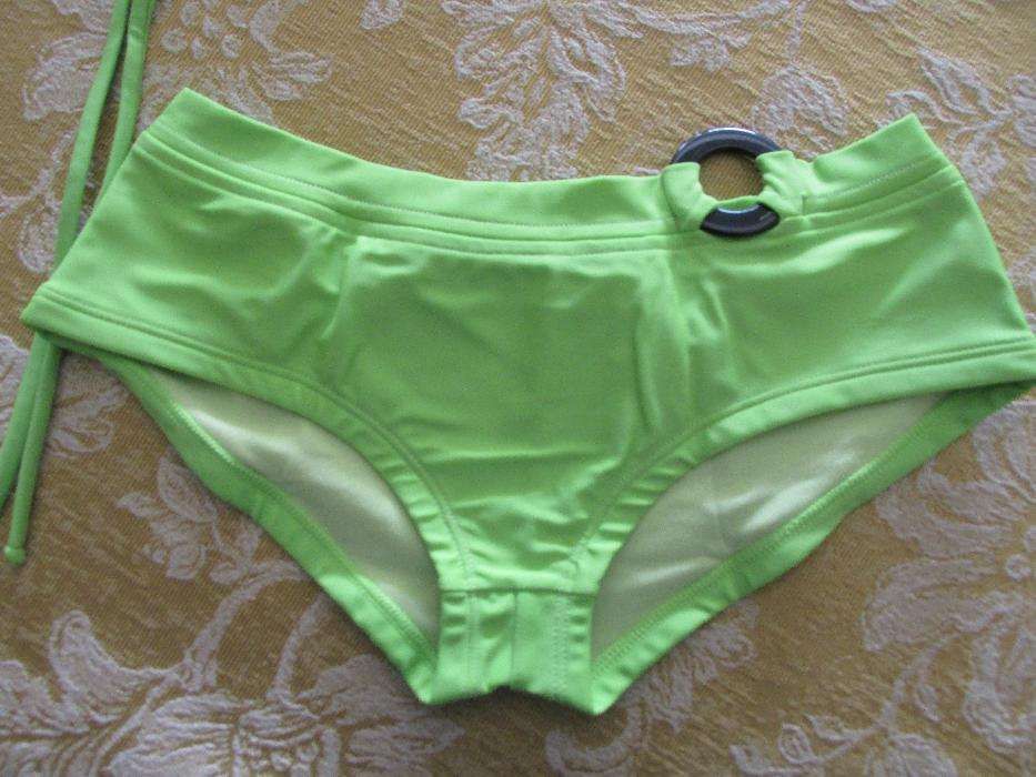 Bikini florido com 2 cuecas