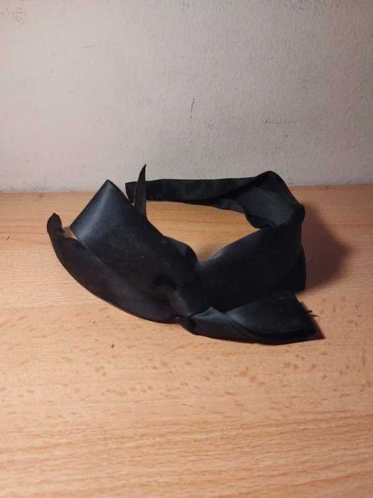 Bandelete preta com laço