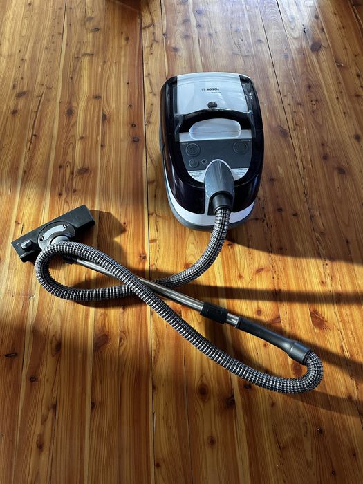 Пилосос миючий з аквафільтром Bosch BWD41740