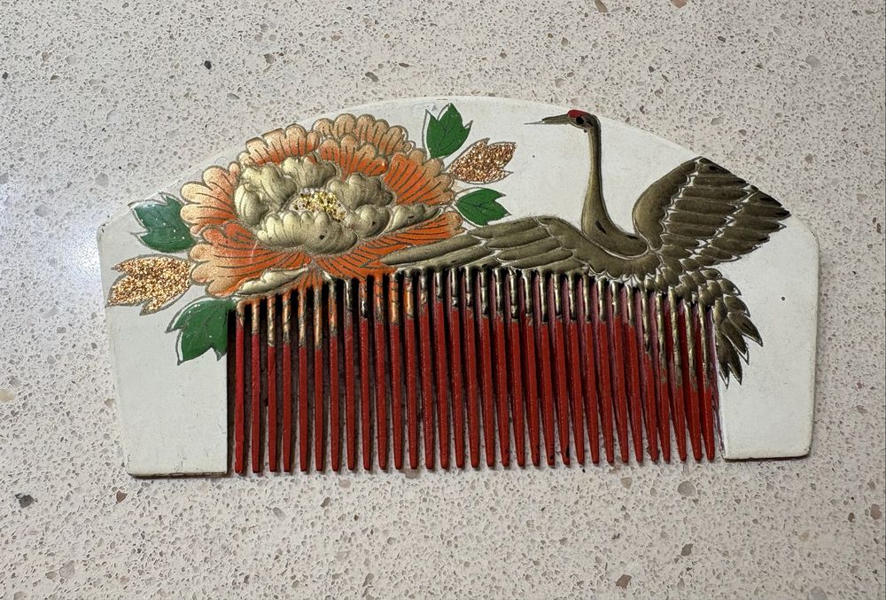 Antigo pente japonés em charão pintado à mão