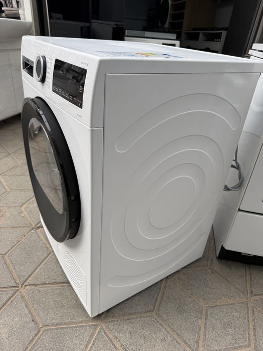 Сушильна машина на тепловому насосі Bosch WQG241030