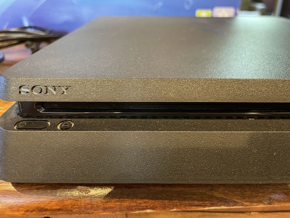 Sony PlayStation 4 PS4 500GB CUH-2016A komplet