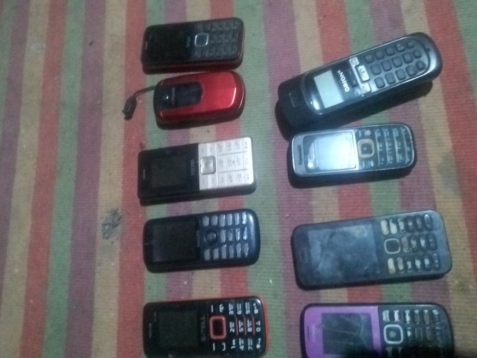 Продам телефони робочі і не робочі