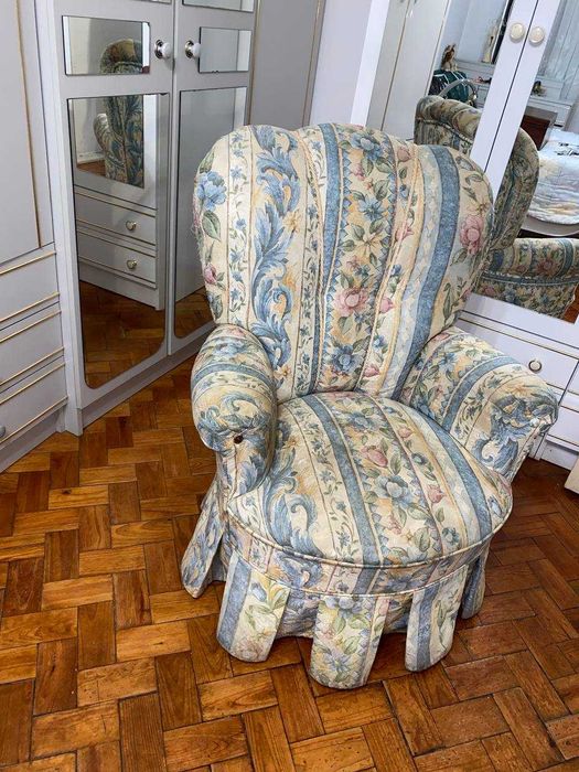 Poltrona Clássica de Quarto / Leitura – Estado Irrepreensível