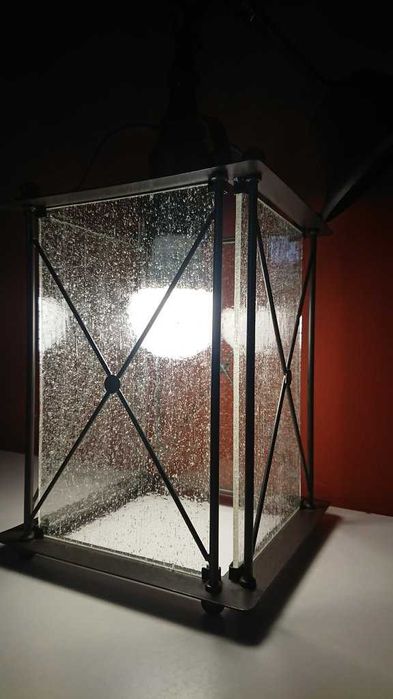 Candeeiro rústico, em metal (castanho)