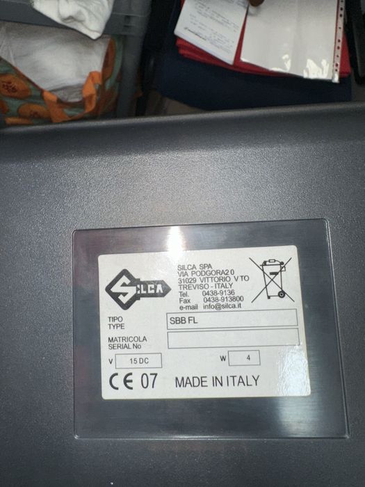 Máquina de programar chaves (vai com o cabo e com a mala)