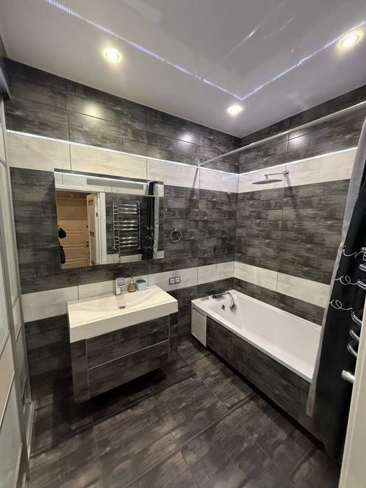 Продаж 2 кім. квартири. 71 м2. Індив. опал. Новобуд. Поділ. №11106