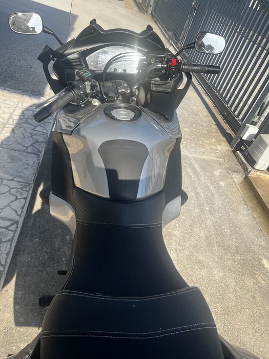 Honda Deauville NT700V ABS – 2008 – Equipada para Viajar