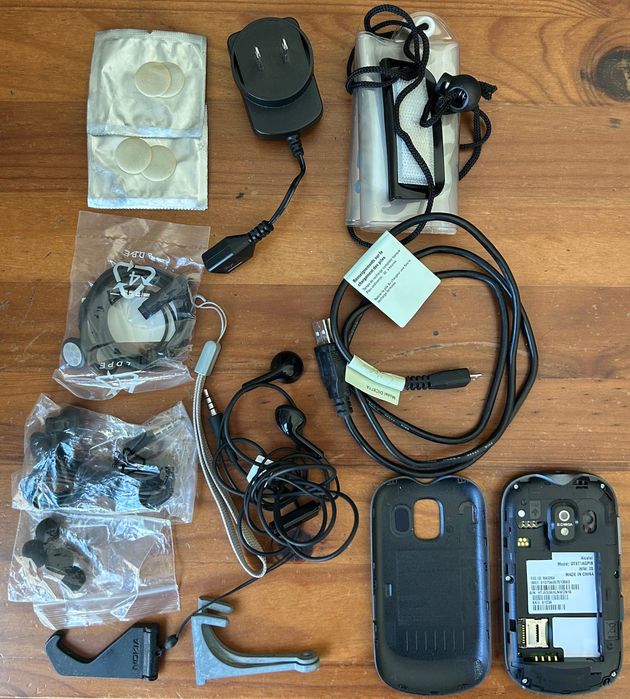 Alcatel OT871 + Lote de Acessórios
