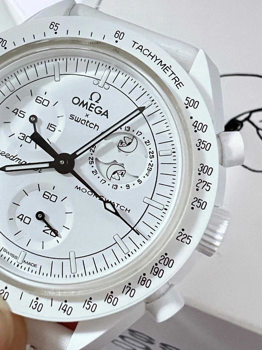 Moonswatch Mission to Moonphase Snoopy White