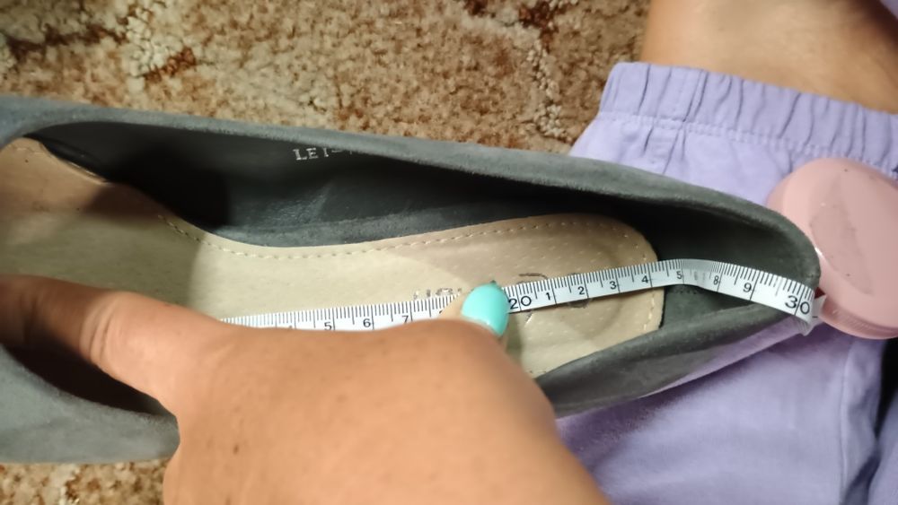 Szare czółenka na koturnie 38